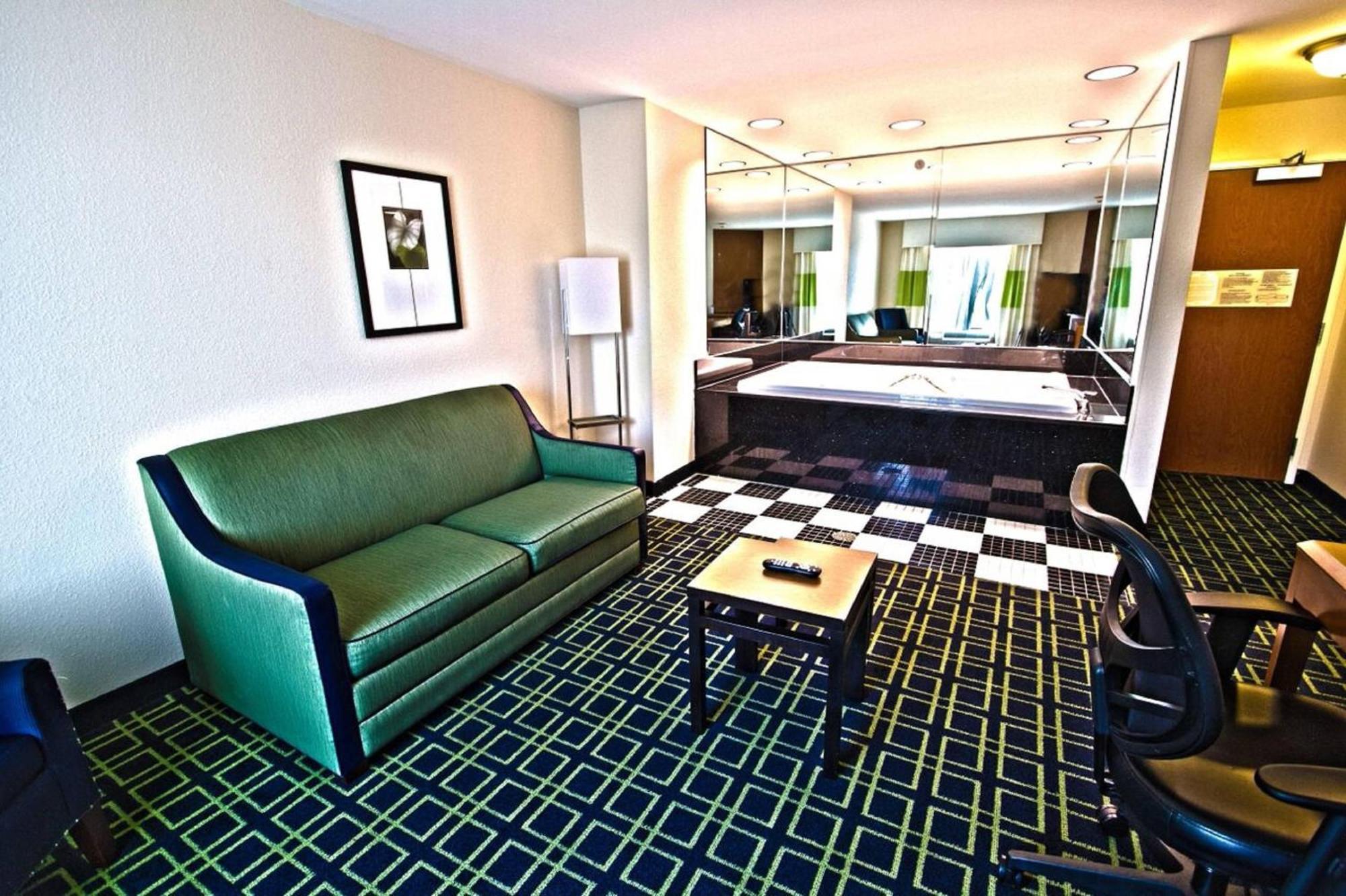 Fairfield & Hotel